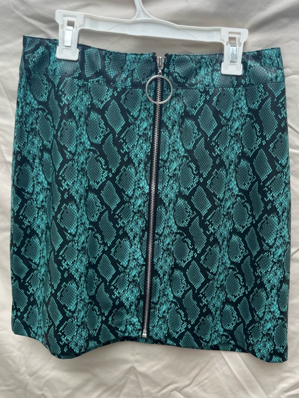 Tiger Mist Women's medium Teal Snake-Print Mini Skirt with Front Zip